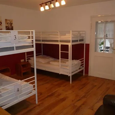 2962 - Hostel