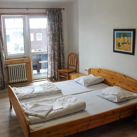 Hostel 2962 - *
