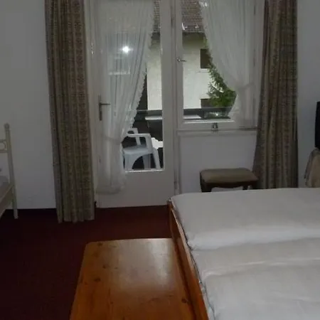 2962 - Hostel *